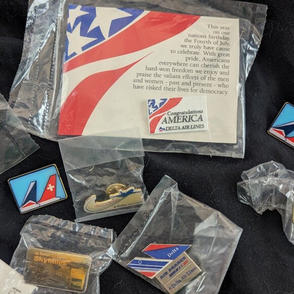 Delta Airlines Vintage Lapel pushback Pin lot - Picture 3 of 4